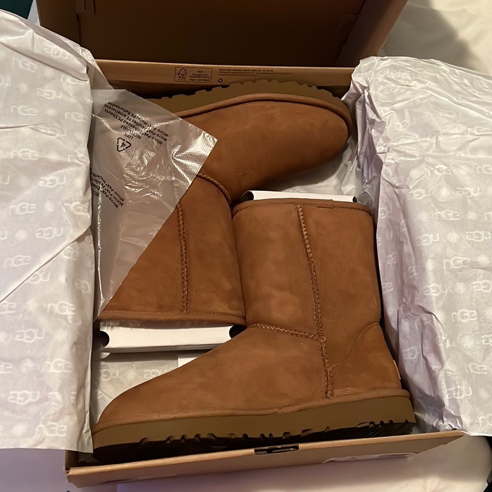 W Classic Short II UGGS CHESTNUT WOMENS SIZE 9